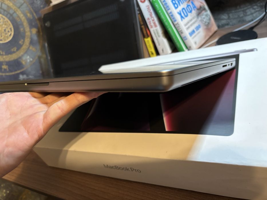 Mac book pro, m2 pro, 16 дюймов