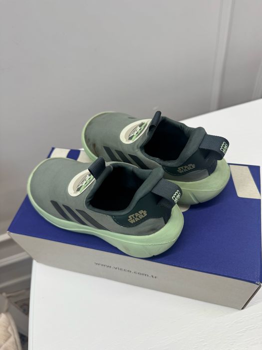 Продам кроссовки детские adidas