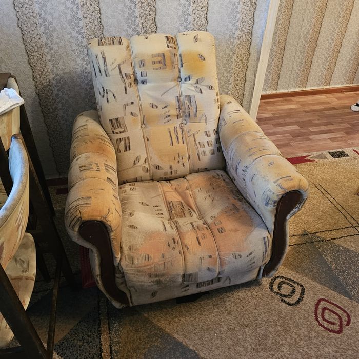 Продам диван с креслами