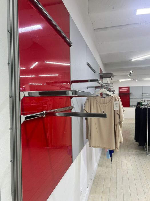 Стенд для продвижения одежды