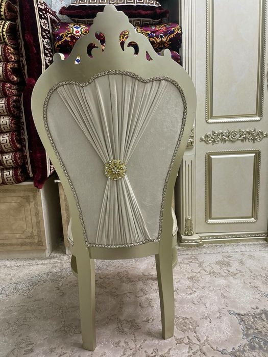 Стол 12 стульев новый модель королевский,из чистого дерева.