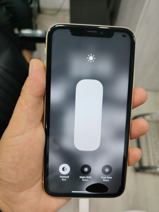 Iphone Xr sotiladi 100$
