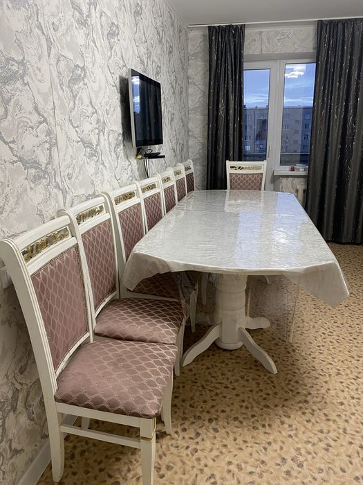 Продам стол для гостиной