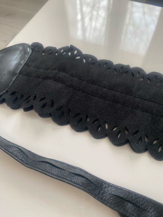 Широк черен колан