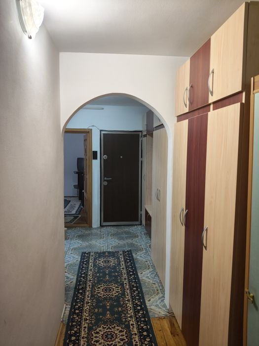 De inchiriat apartament 3 camere et.1  in Obcini.