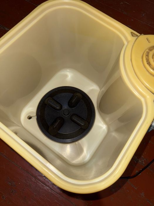 Детская стиральная машина (можно использовать в роли маслобойки)