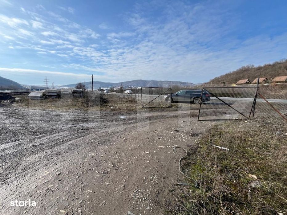 Cladire Comerciala/Pensiune - Zona Teraplast - Front 96 ml + Teren
