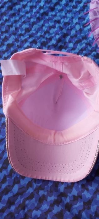 Розова шапка с надпис!