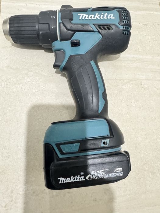 Masina de gaurit si insurubat Makita DDF470