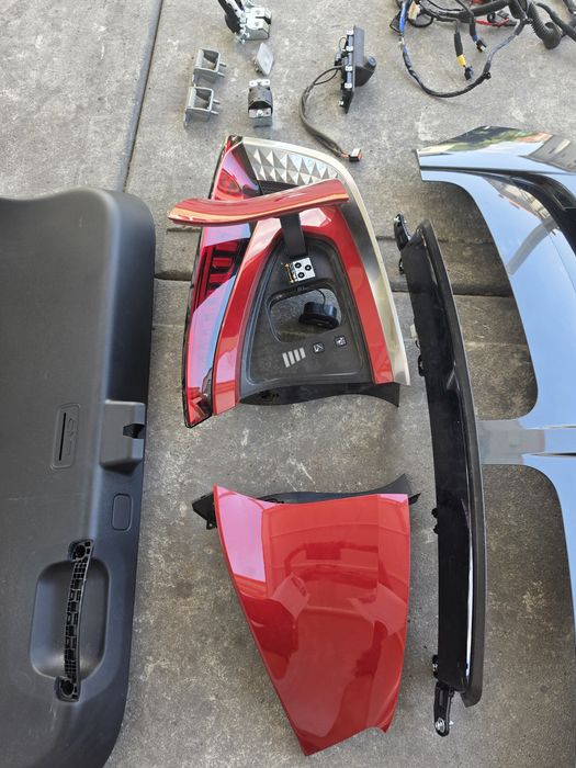 Kia EV6 стоп десен и части за задна врата