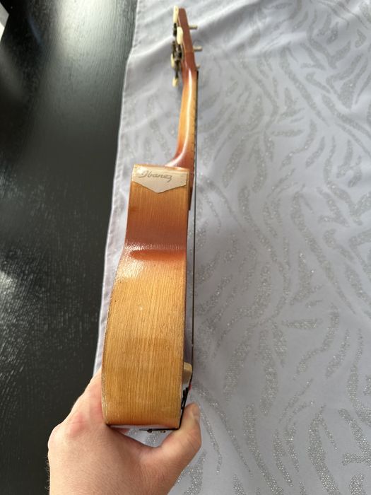 Ukulele  veche Ani 1983