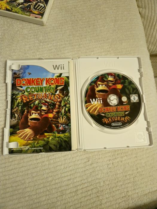 Donkey Kong Country Returns pentru Nintendo Wii.