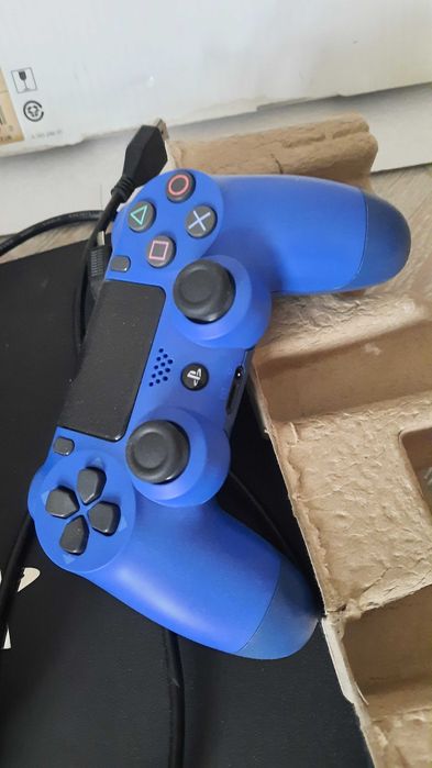 Sony PS4 в отличном состоянии