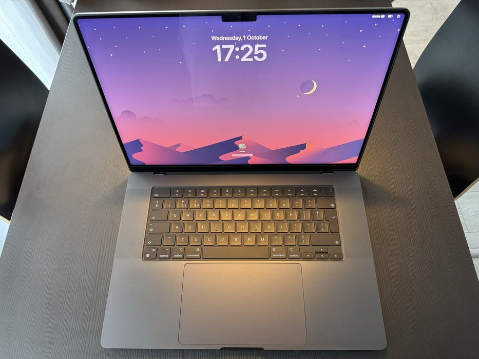 Apple Macbook M3 Pro 16” 18 Core 36gb Ram 512gb