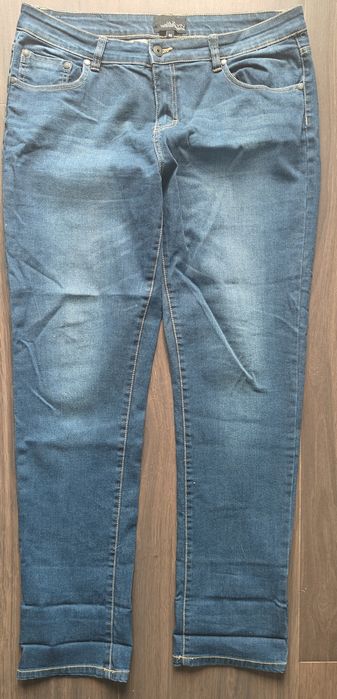 Vând blugi de damă marca JAZLYN – World of Denim