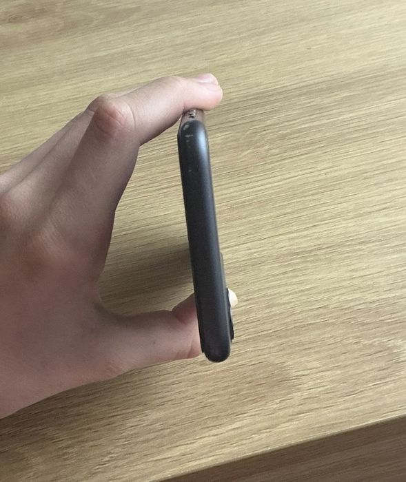 iPhone 11 negru, 128 gb, 75% bateria,