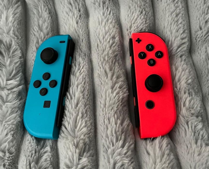 Nintendo switch in cutie cu doua jocuri minecraft