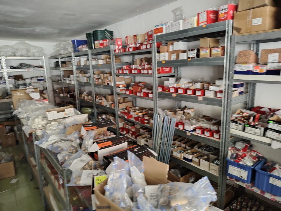 Depozit de materiale de construcții!