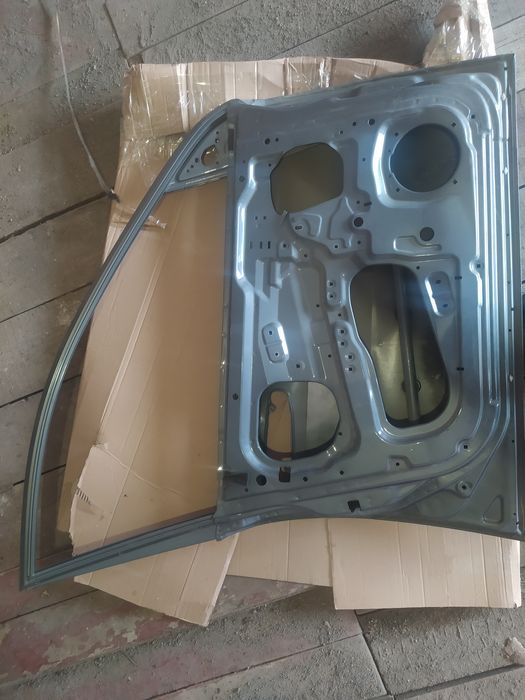 Передня левая дверь lacetti