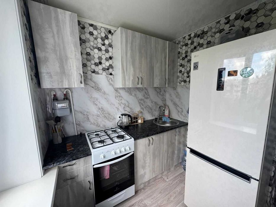 Продам 2к квартиру в кирпичном доме на две стороны