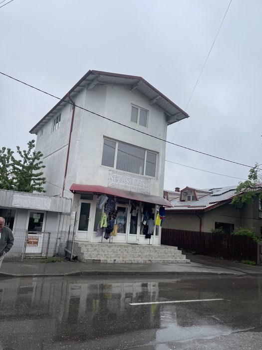 De inchiriat etaj 1si mansarda potrivit pentru sediu firma,coafor,after scool,cazare