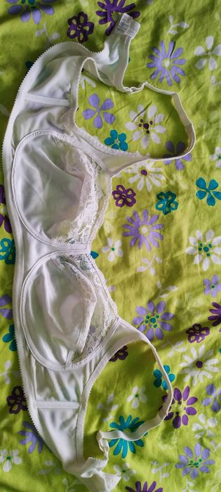 Sutien clasic cu dantela, alb cu barete late de: Triumph! Purtat 1data