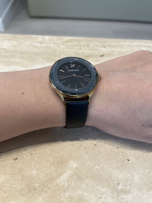 Ceas swarovski negru piele si metal ton gold rose