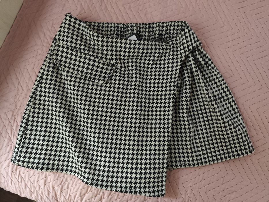 Zara нов пола панталон