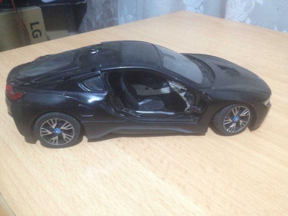 Коллекционная моделька BMW i8
