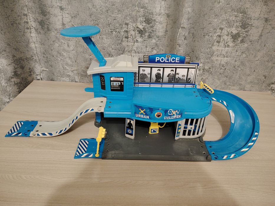 Продам Паркинг для машинок (Полицейский участок.)