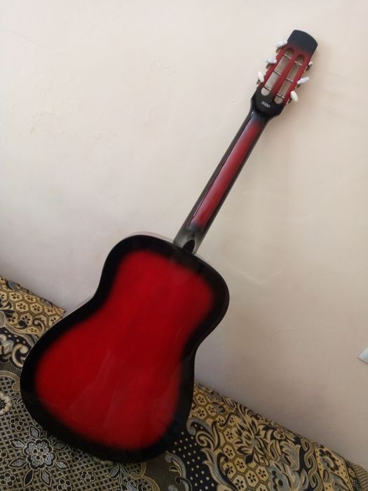 Срочно продам Гитару в отличном состоянии