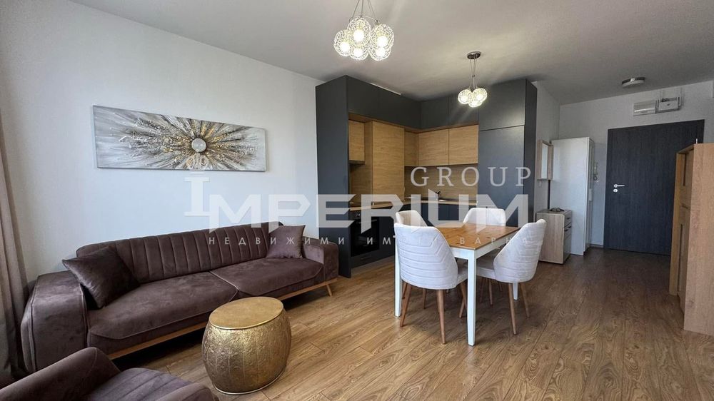 Дава се под наем Тристаен апартамент в Варна, Център - 90 кв.м за 816 € - Снимка #1