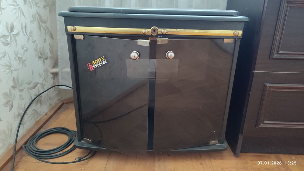 Тумба под телевизор, на колесиках