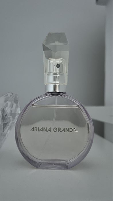 ariana grande R.E.M