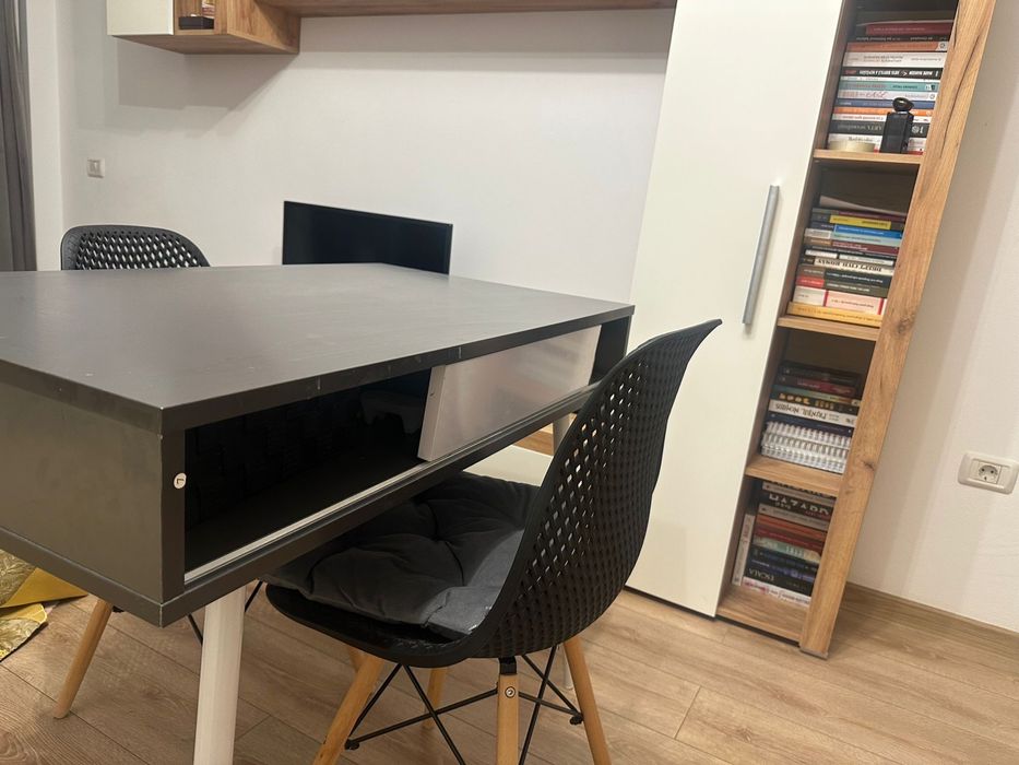 Vand masa birou cu tot cu scaune