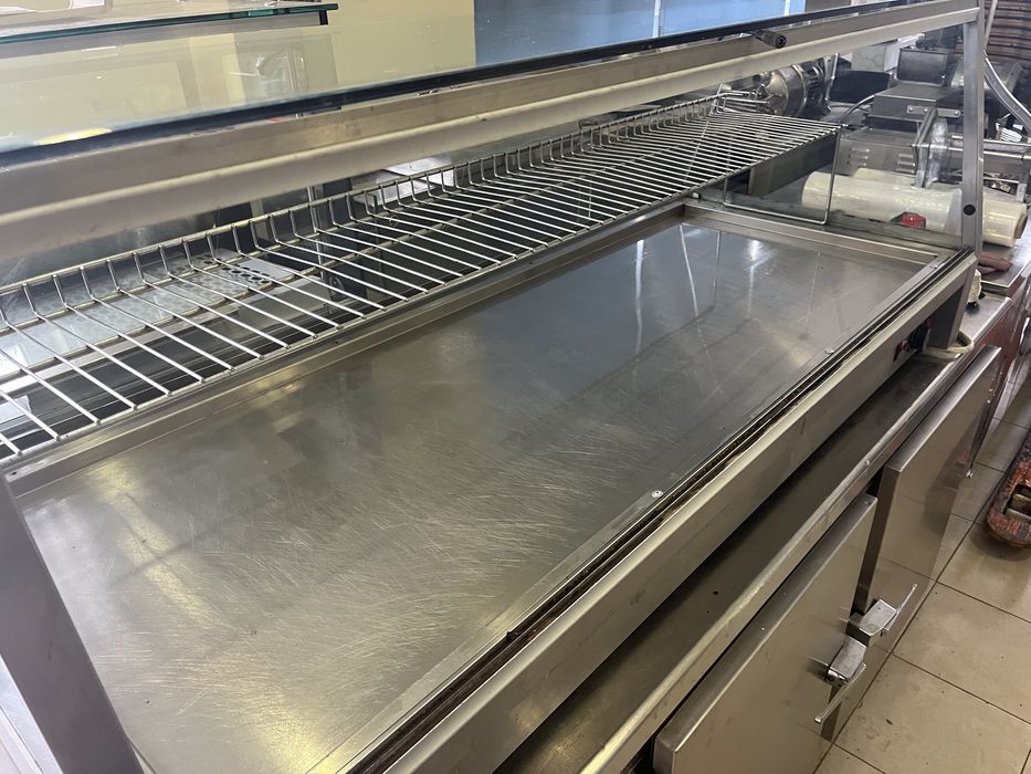 Топла витрина топла