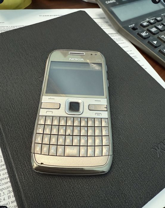 Продам легендарный Нокиа е72 в отличном состоянии