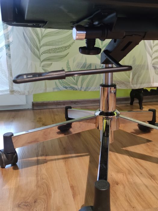 Офис стол - модерен дизайн