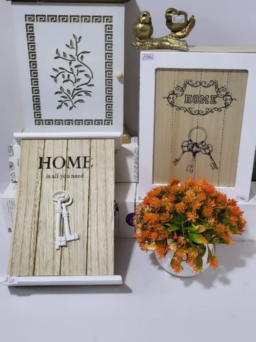 Настенные ключницы