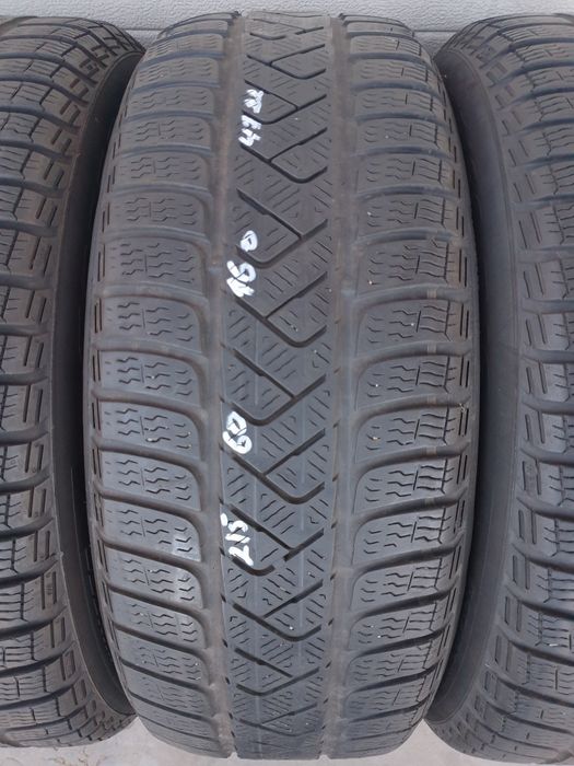 Зимни гуми 4 броя PIRELLI SottoZero3 215 60 R16 дот 4722