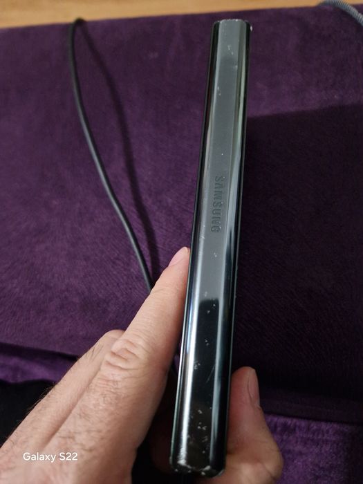 Z Fold 3 ecran mic functional si cel mare defect