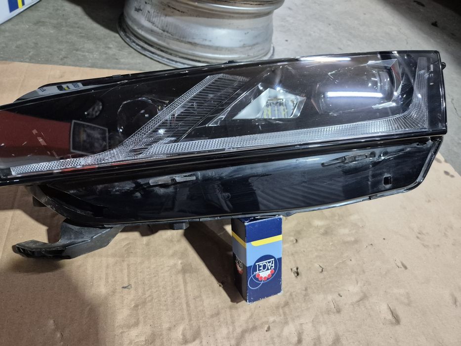Ляв фар Шкода Октавия IV лед фар Skoda Octavia 4