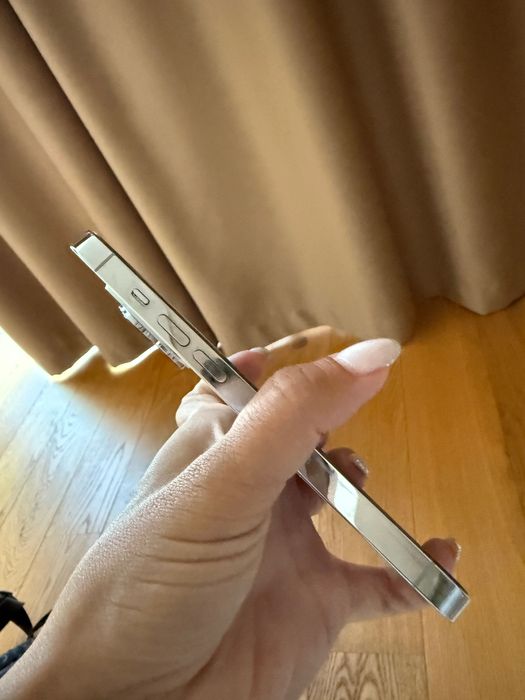 Продавам iphone 14 pro/256