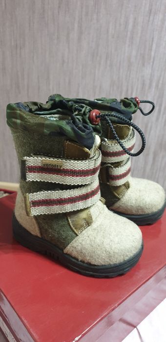 Продам сапожки детские