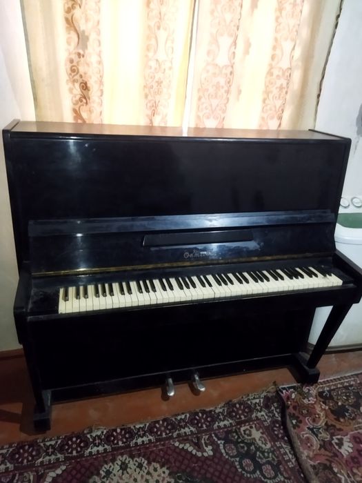 Pianino Oktava.  Ovozi yaxshi  3 million soʻm. Kelishamiz kami bor.
