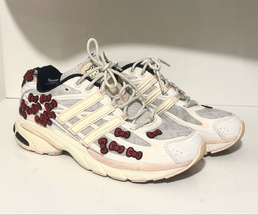 Кроссовки Adistar Cushion x Hello Kitty Annıversary