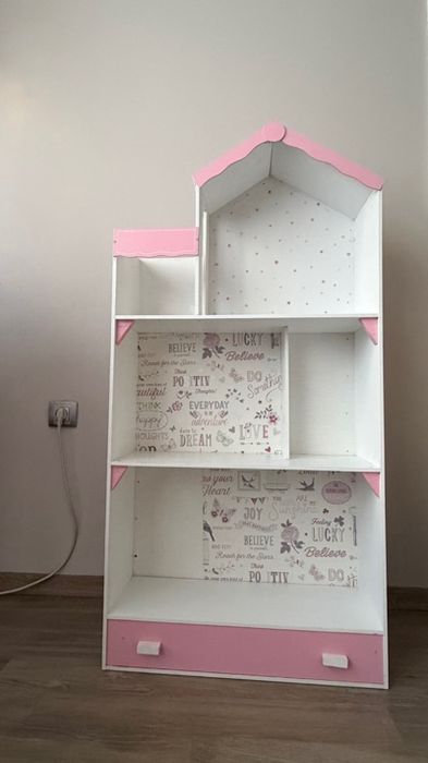 Къща за кукли / библиотека за книги