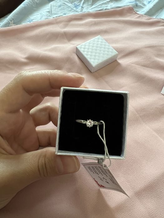 Кольцо из белого золото