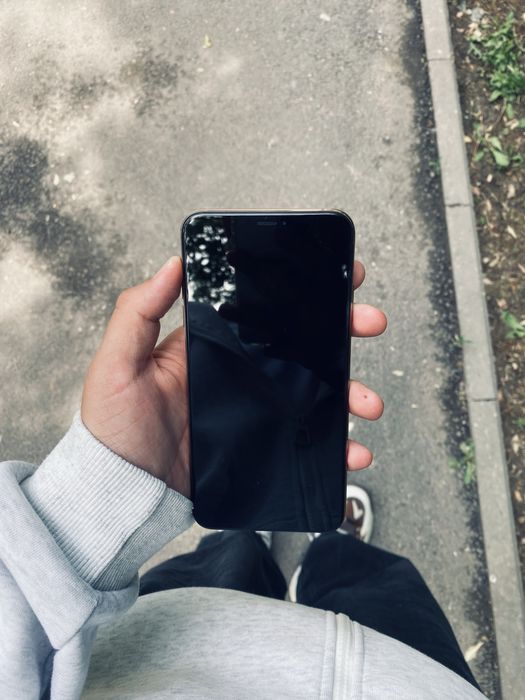 Продам Iphone XS Max в хорошем состояний
