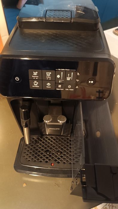 Vand espressor Philips 1200 Series ca nou.